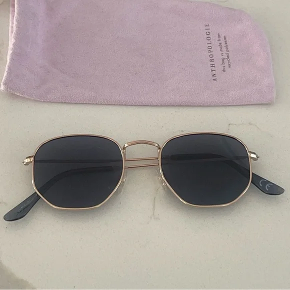 NWOT Panama Jack Polarized Hexagonal Sunglasses with Gold Frame - Picture 2 of 5